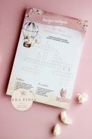 Rausvas personalizuotas krikštynų kryžiažodis su oro balionu ir gėlėmis